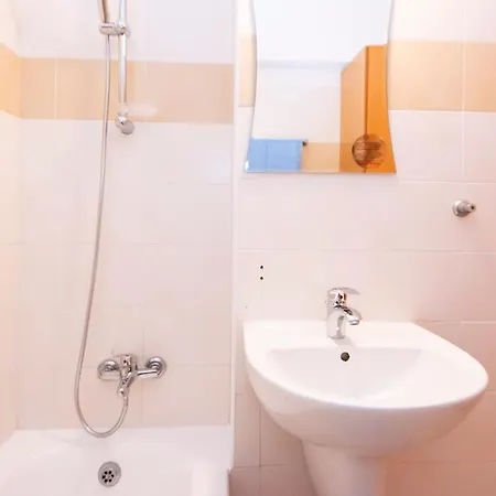 Olympia Flat 201 لارنكا